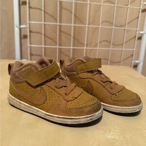 ✨ Nike Kids High-Top Sneakers – Size 9C – Camel/Tan – Great Condition